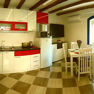 Karmen's One Apartment